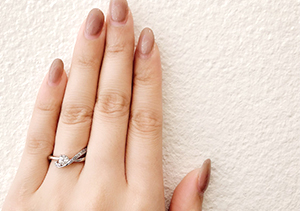 指が細くて短い方に似合う婚約指輪とは？