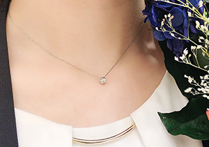 【婚約記念品におすすめ】ダイヤモンドのネックレス