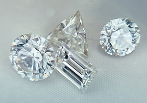 【婚約指輪の選び方】おすすめはダイヤモンド選びから！