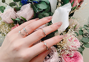 【婚約指輪】指が綺麗に見える婚約指輪はVライン？