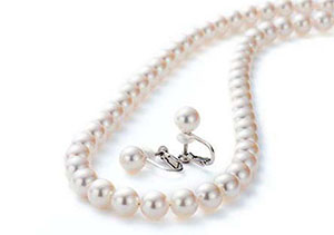 【真珠】真珠ネックレスのメンテナンスはお済みですか？