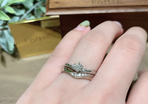 【セットリング】婚約指輪と結婚指輪って重ね着けする？