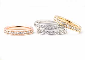婚約指輪としても結婚指輪としても人気のエタニティリング。
