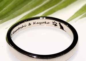 結婚指輪の内側にペットのレーザー刻印が人気！